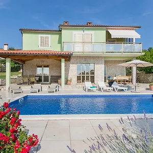 Cekada Apartment